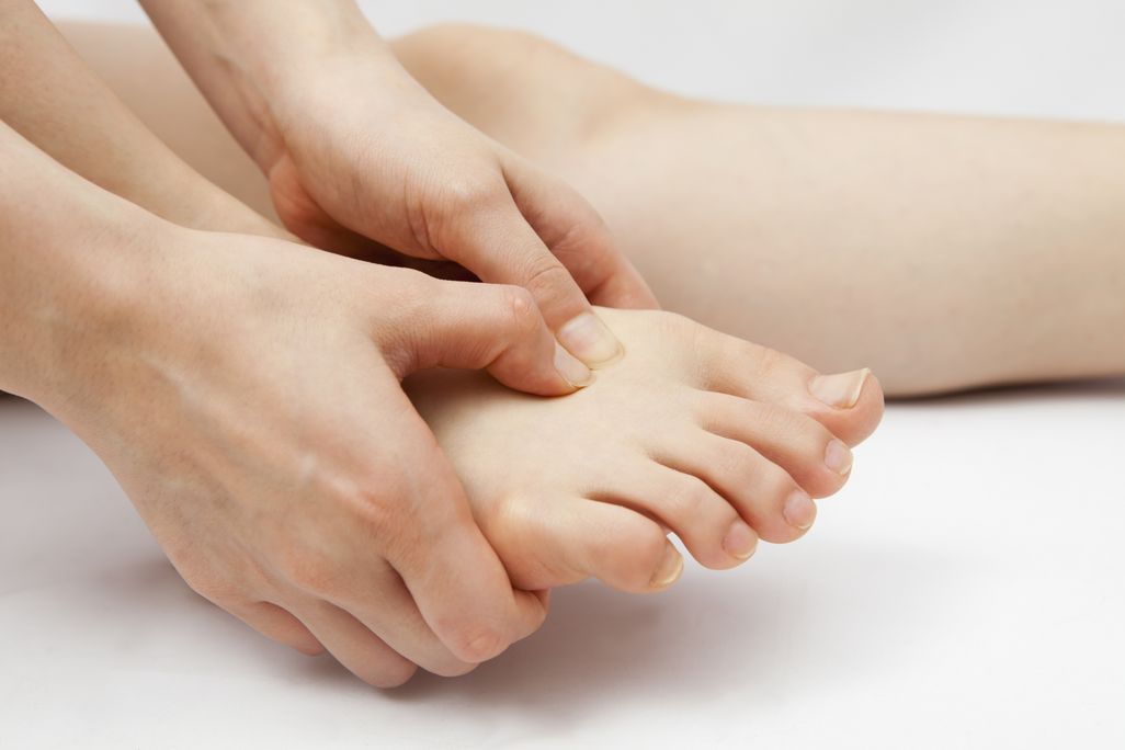 Regelmäßige Pflege hält Füße gesund.