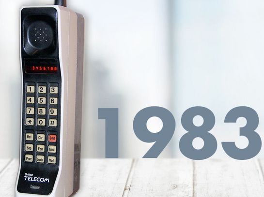 DynaTAC 8000X von  Motorola im Handel Das „DynaTAC 8000X“ von Motorola: das erste kommerzielle, portable Mobiltelefon. 