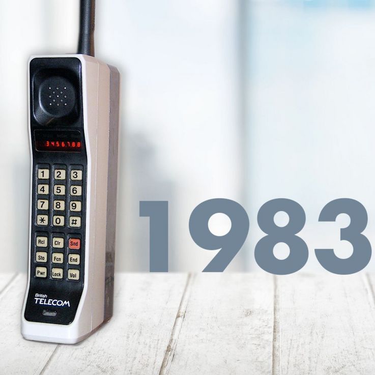 DynaTAC 8000X von  Motorola im Handel Das „DynaTAC 8000X“ von Motorola: das erste kommerzielle, portable Mobiltelefon. 
