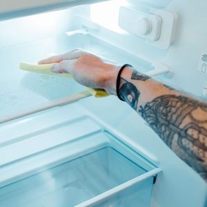 Kühlschrank reinigen mit Hausmitteln