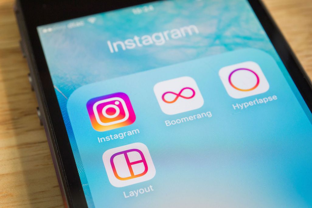 Ein Handy mit Instagram Programmen