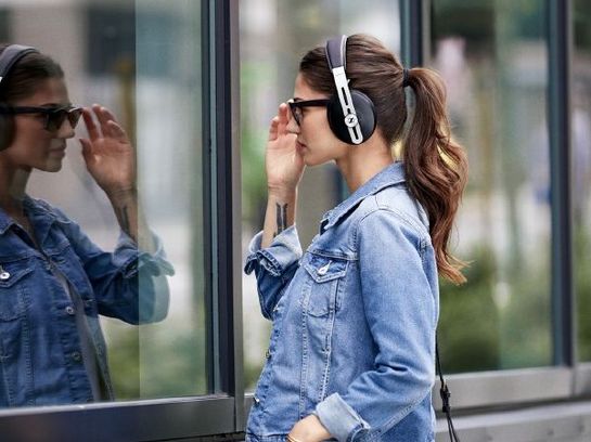 Sennheiser Momentum Wireless: „Smart Pause“- und „Transparent Hearing“-Feature
