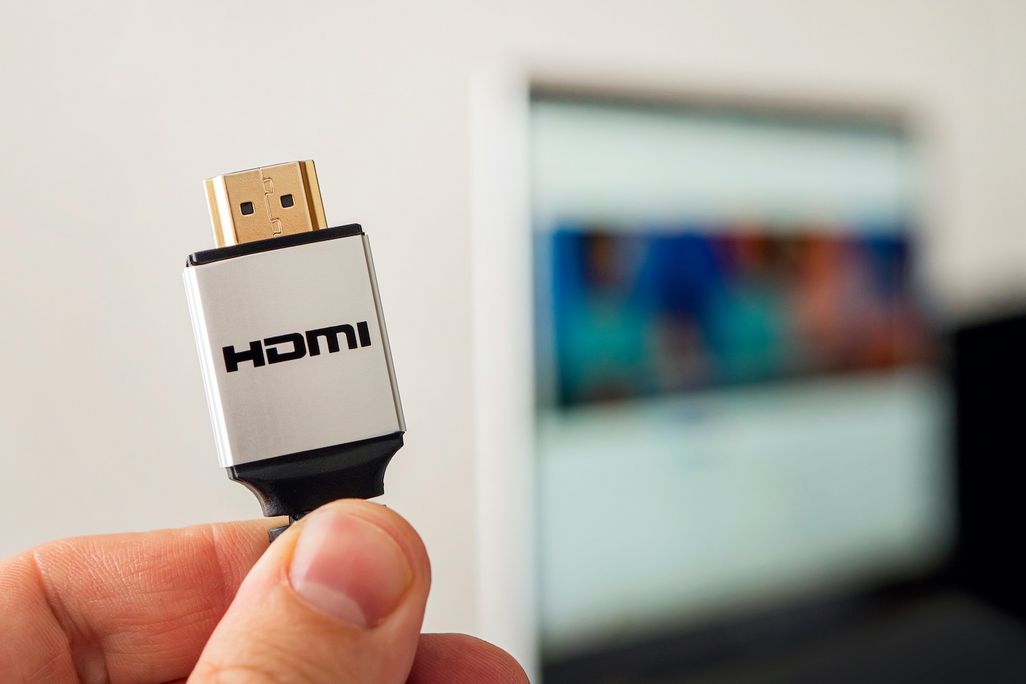 Zur Verkabelung auf jeden Fall ein HDMI-Kabel verwenden.