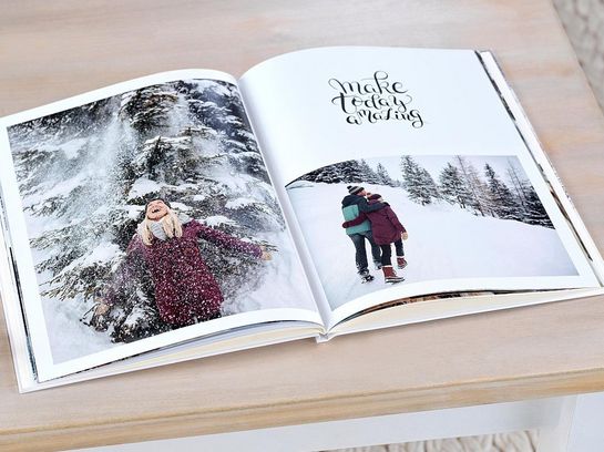 Ein Fotobuch erinnert an die schönsten Weihnachtsmomente.