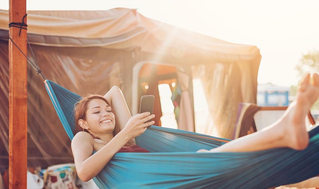 Urlaub unter freiem Himmel: Bluetooth-Speaker versprechen musikalischen Campingspaß.