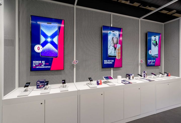 Red Bull Mobile Shop Powered By Mediamarkt Zwei Stores In