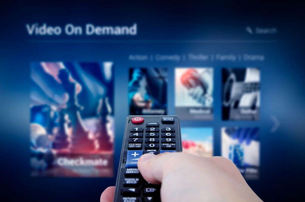 Mit Upscaling können Sie ältere Filmen und Serien auf Ihrem modernen TV-Gerät genießen.