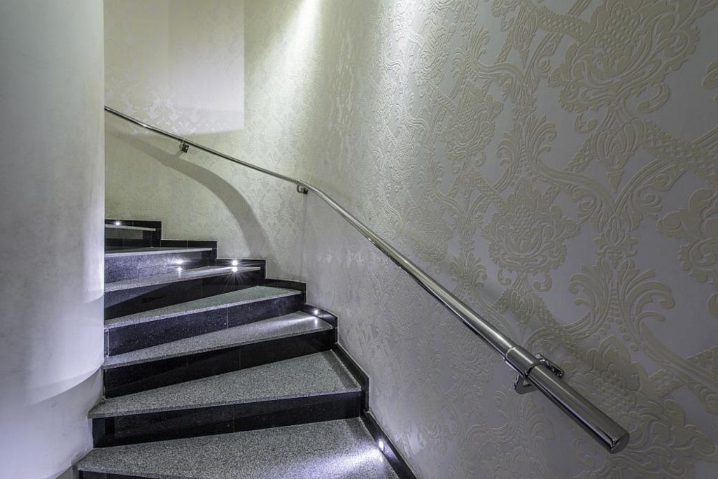 Ultraschallmelder werden oft zur Überwachung von Treppen und Korridoren eingesetzt.