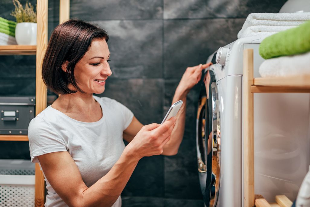 Zeitvorwahl, Beladungssensor und Dosierautomatik sind praktische Features moderner Waschmaschinen.