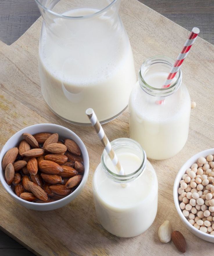 Kuhmilchfreie Milchalternativen sind nicht nur für Veganer eine schmackhafte Alternative.