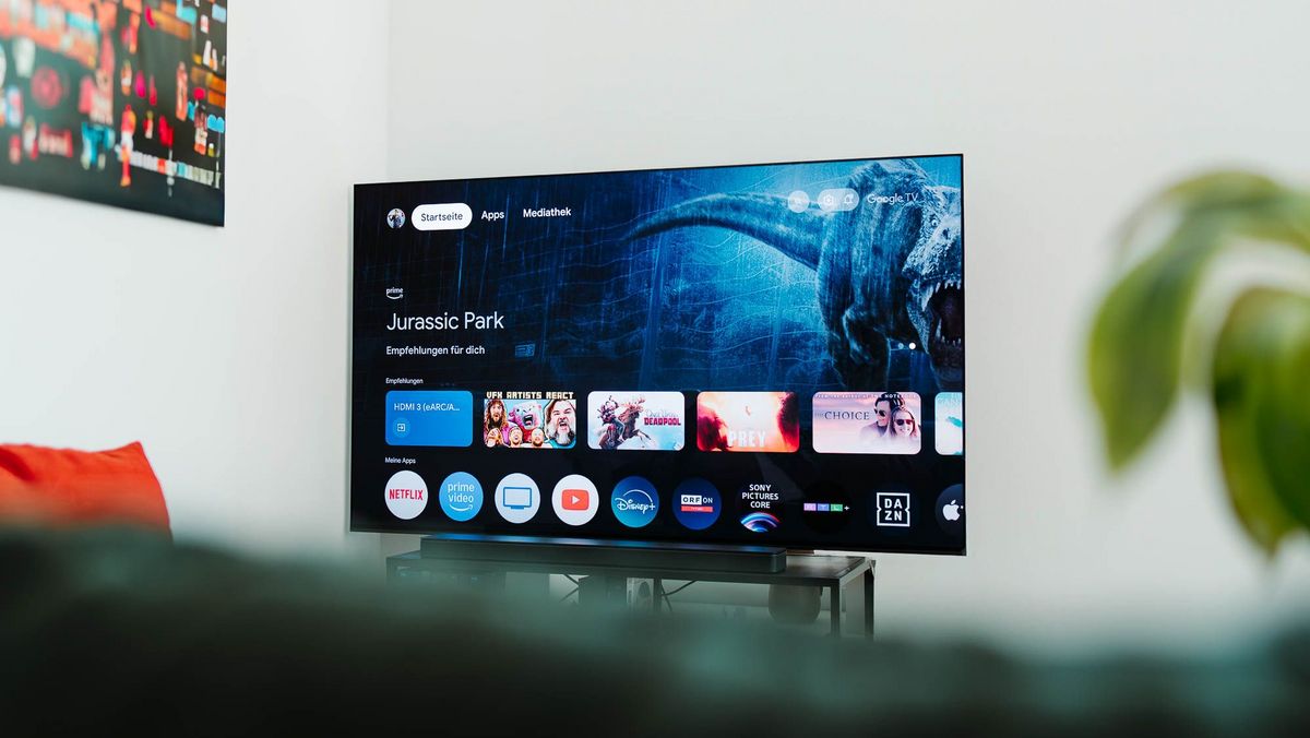 Der Sony Bravia 8 verfügt nicht nur über brillante Farben und starke Kontraste sondern darüber hinaus auch über einen kinoreifen Klang. 